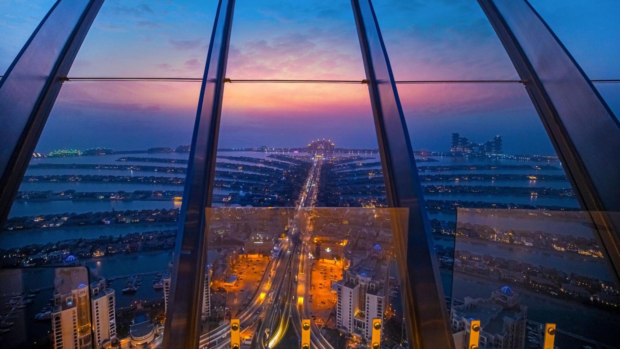 The Palm Tower, Nakheel Mall, Palm Jumeirah Dubai Buitenkant foto